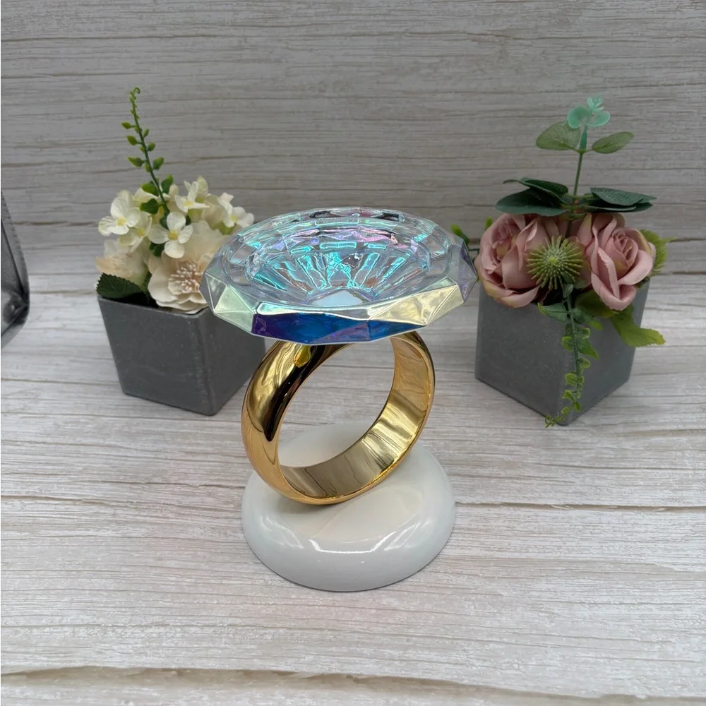 Diamond Ring 3-Wick Pedestal Candle Holder from Bath & Body Works - Picture 12 of 15